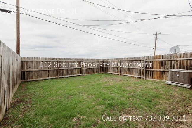 Building Photo - 212 Sandstone Dr