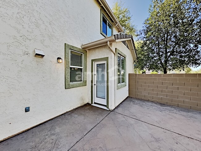 Building Photo - 10026 E Isabella Ave