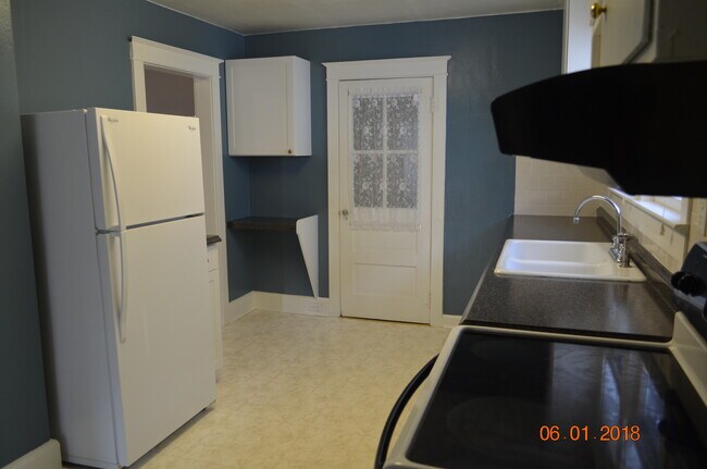 Kitchen - 211 N Washington St