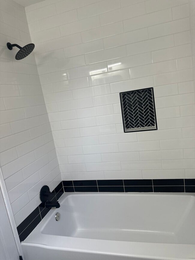 Building Photo - 1913 Minnesota Ave SE