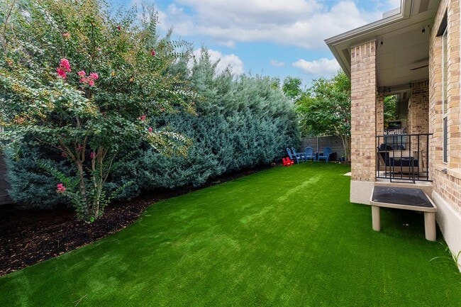 Building Photo - 104 Indian Paintbrush Trl