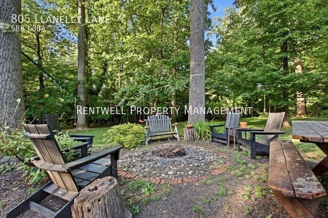 Building Photo - 805 Llanelly Ln
