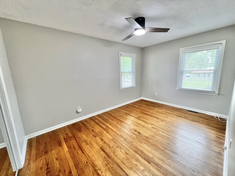 Bed 3 - 12004 W 92nd St