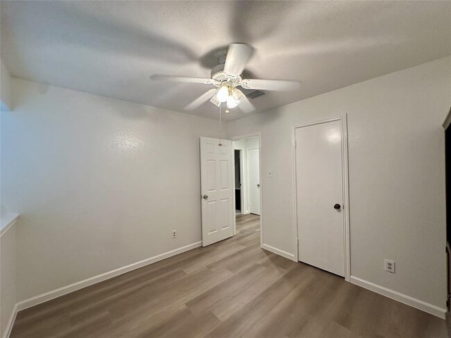 Building Photo - 1126 Ravenscourt Dr