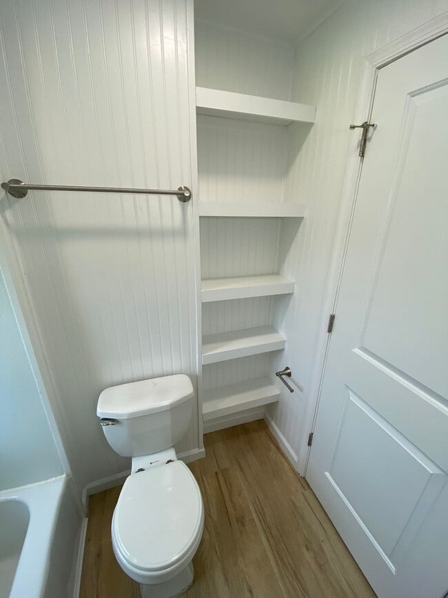 Building Photo - Cozy Renovated 2-Bedroom Home in Emmaus – ...