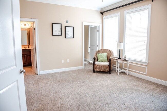 Building Photo - Luxurious Condo in Downtown Fayetteville