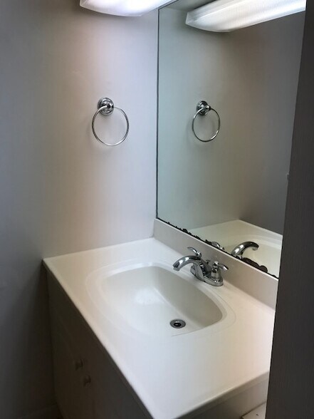 Bathroom - 87 Druid Cir NE