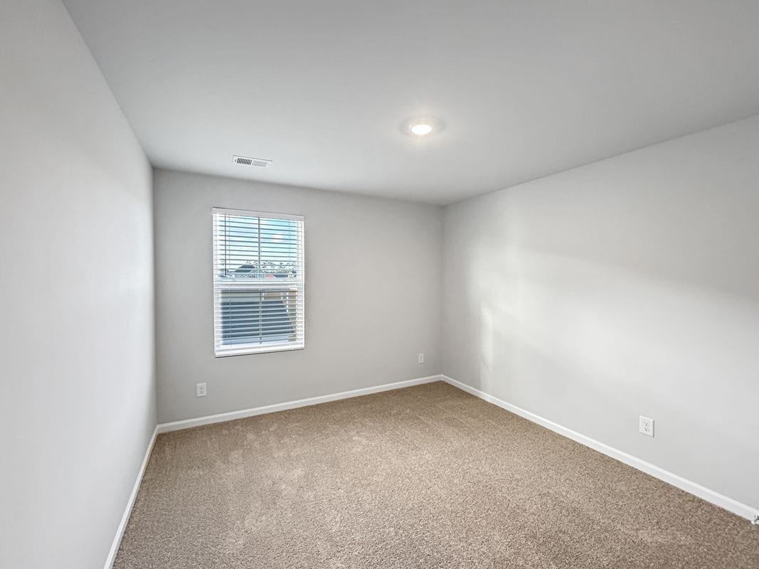 Building Photo - 367 Pine Crest View Dr