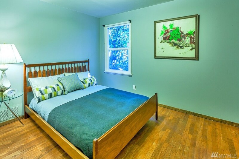 Building Photo - 1107 NE 155th St