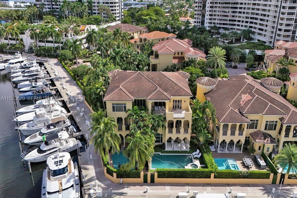Building Photo - 17001 Collins Ave