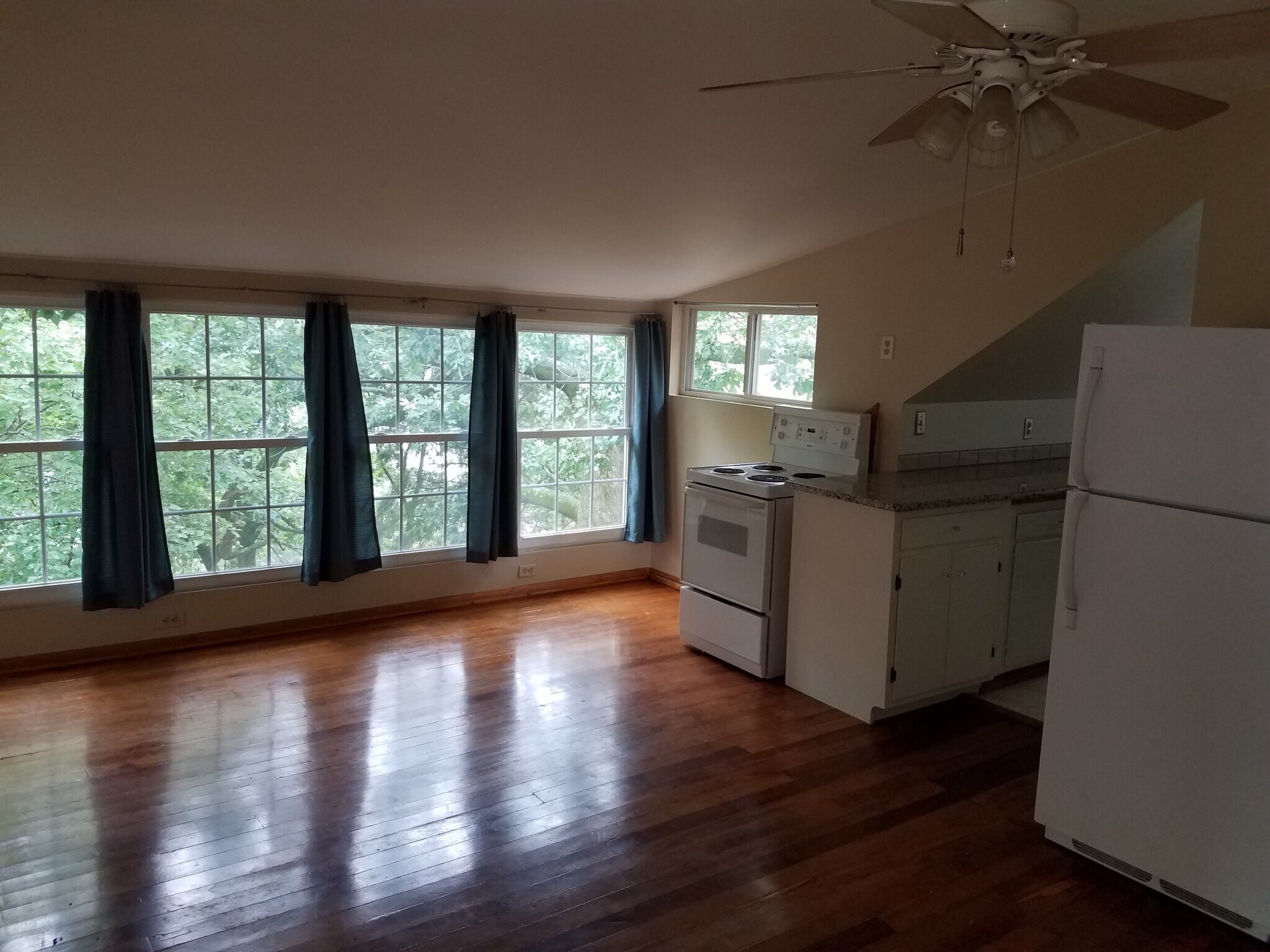 Building Photo - 411 W South St