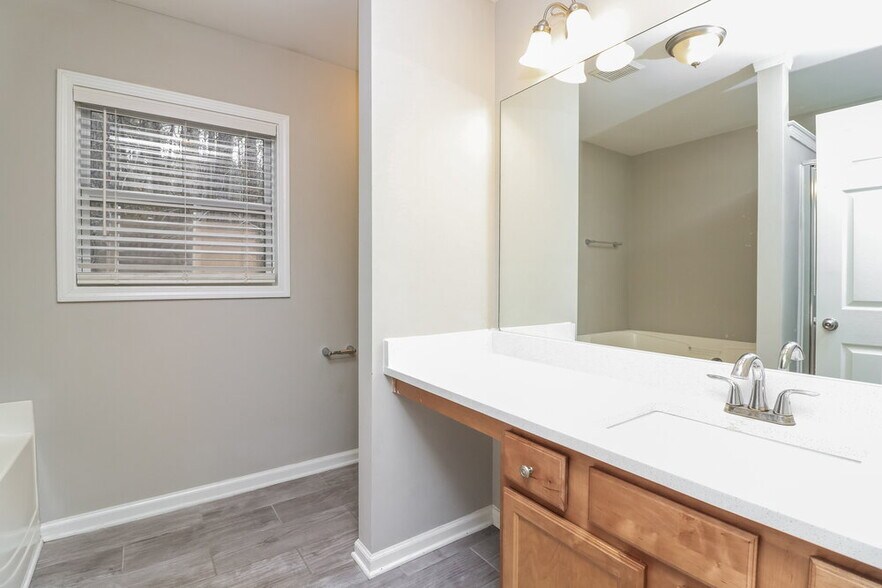 Building Photo - 3643 Uppark Dr