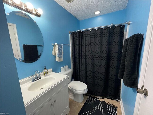 Building Photo - 2 Bedroom Chesapeake Bay Area Condo