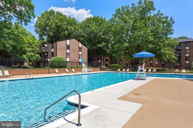Building Photo - 9725 Kings Crown Ct