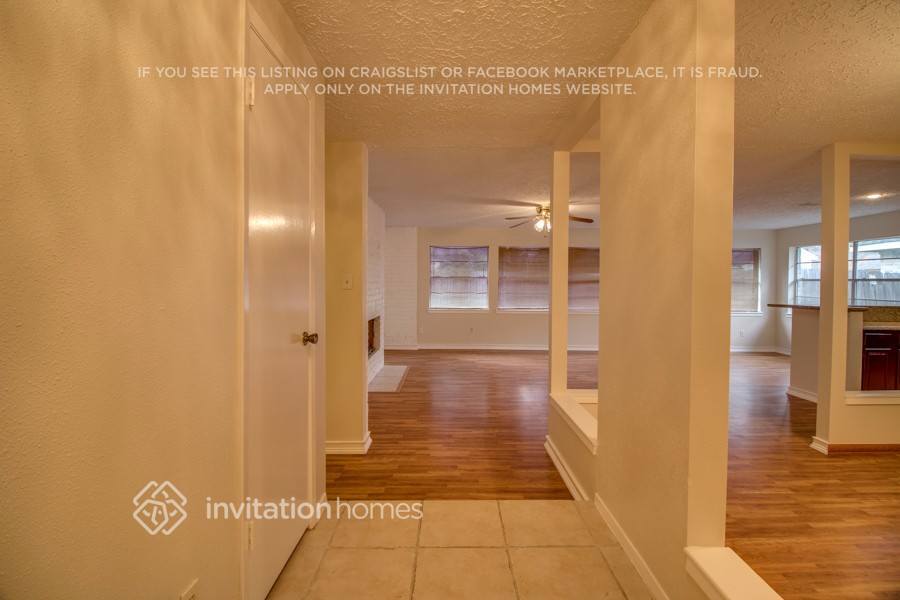 Building Photo - 15911 Timber Valley Dr