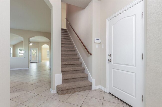 Building Photo - 504 Tascate St