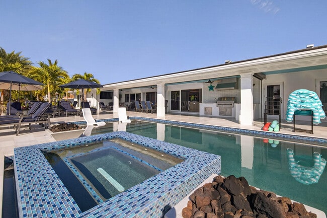 Building Photo - 3109 NE 42nd Ct