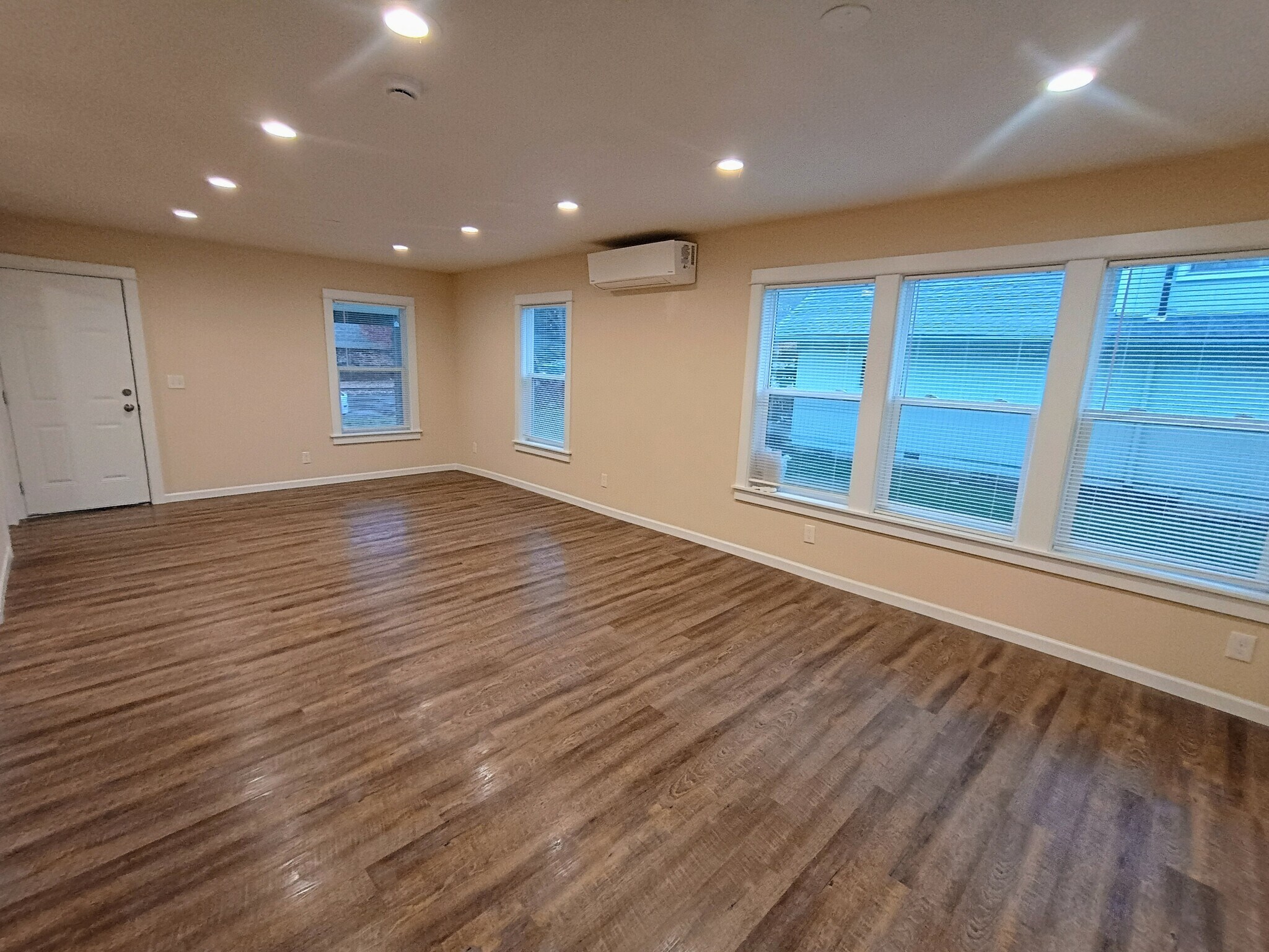 Building Photo - 642 Weed Ave