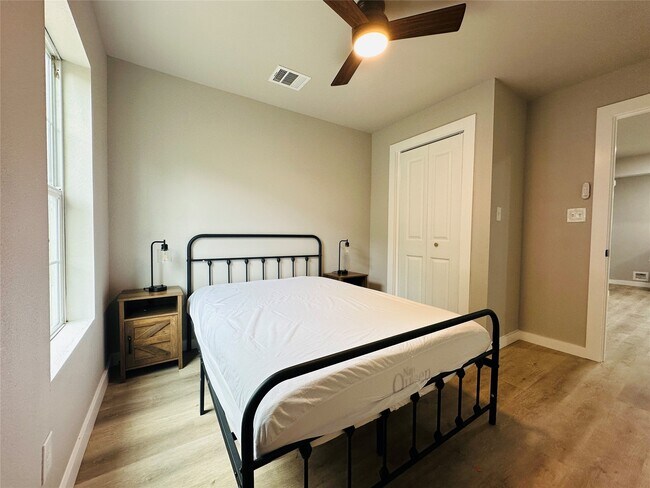 Building Photo - 4018 Gano St