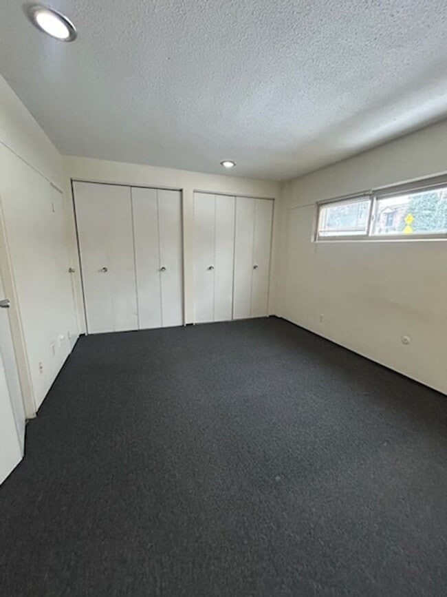 Building Photo - 1 bedroom, 1 bath apartment