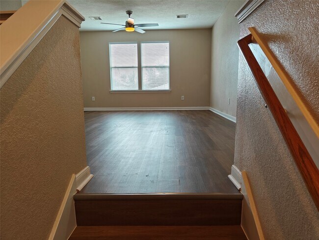 Building Photo - 7915 Moss Springs Ct