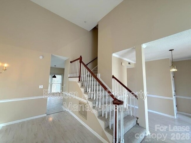 Building Photo - 9423 Fairmead Dr