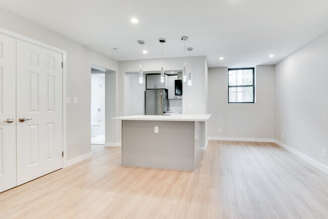 Building Photo - 179 Mott St