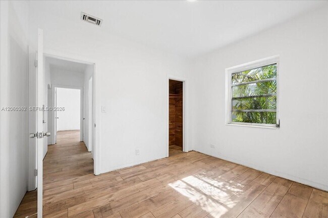 Building Photo - 2750 SW 26th St