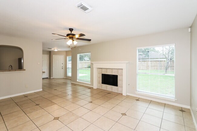 Building Photo - 18326 Forest Dew Dr