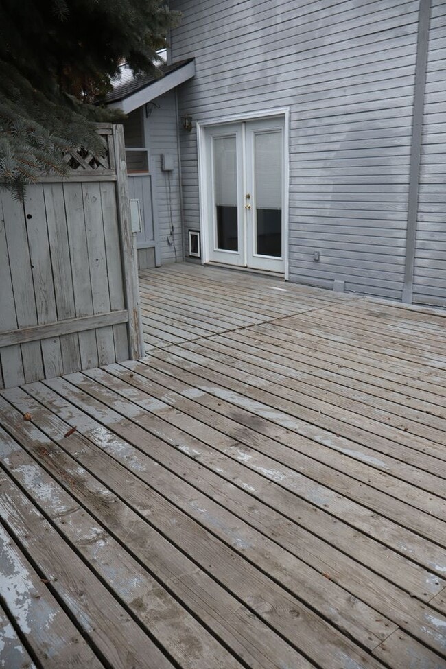 Building Photo - Quiet neighbor Home