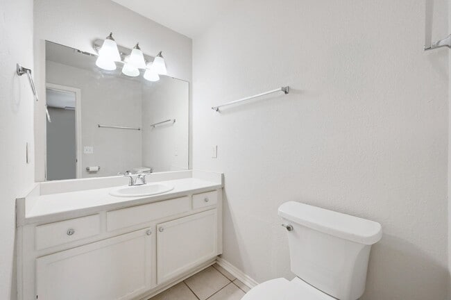 Building Photo - 2028 Kaiser Dr