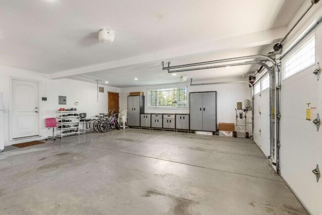Building Photo - 12371 Saraglen Dr
