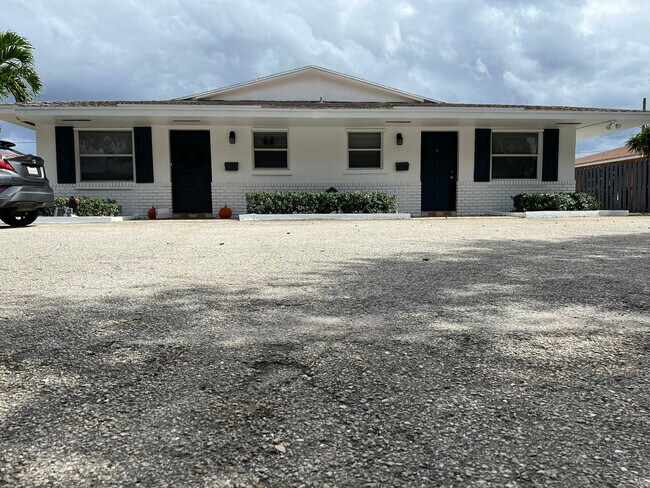 Building Photo - 3001 Albatross Rd