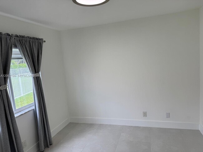 Building Photo - 1133 Alexander Bend