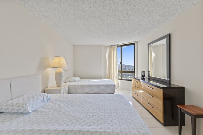 Building Photo - 1910 Ala Moana Blvd