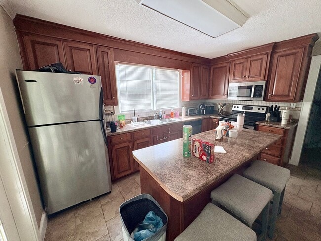 Building Photo - 266 Riggs Dr