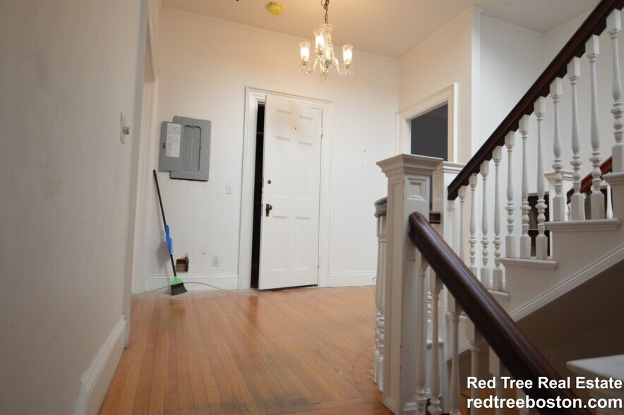 Building Photo - 1726 Beacon St