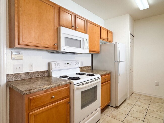 Building Photo - Spacious 1 bedroom overlooking pool at The Registry!