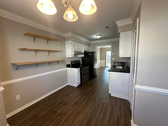 Building Photo - 2-bedroom, 2.5-bath Georgetown Colony Townhouse