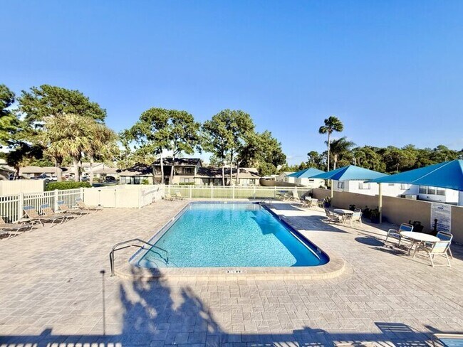 Building Photo - 2131 Ridge Rd S