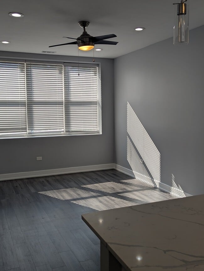 Building Photo - 3925 S Indiana Ave