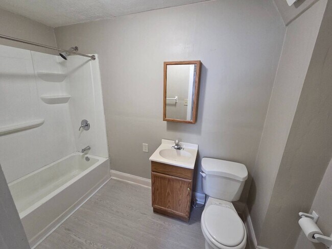 Building Photo - 3027 Fortune Ave