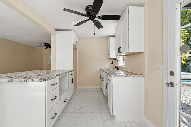 Building Photo - 3310 E Maritana Dr