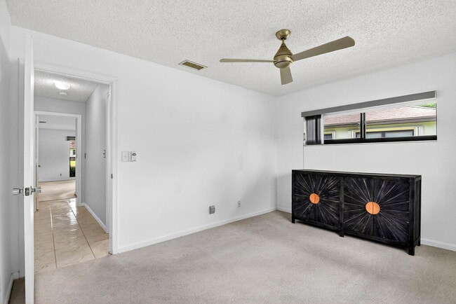 Building Photo - 4866 Dovewood Cir