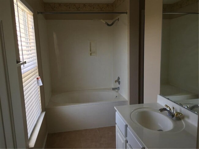 Building Photo - 1203 Sheltie Ln