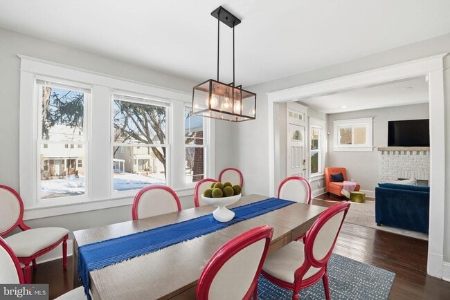 Building Photo - 1341 Franklin St NE