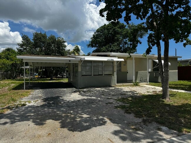 Building Photo - 1681 NE 51st Ct