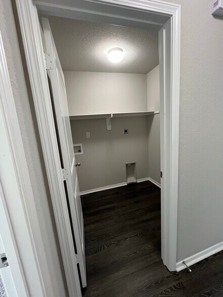 Building Photo - 36 Barn Cat Wy