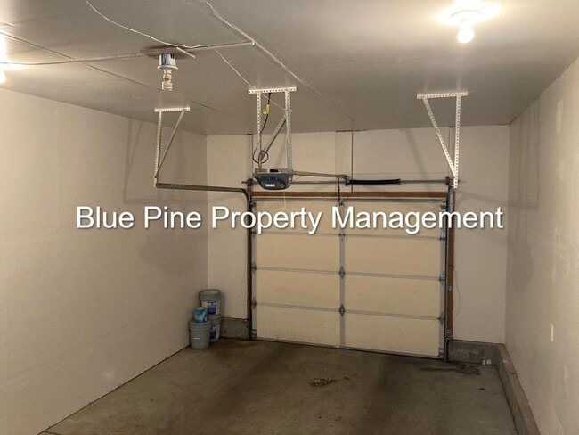 Building Photo - 345 S Byron Ave