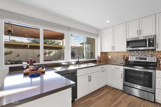 Building Photo - 4883 N Granite Reef Rd